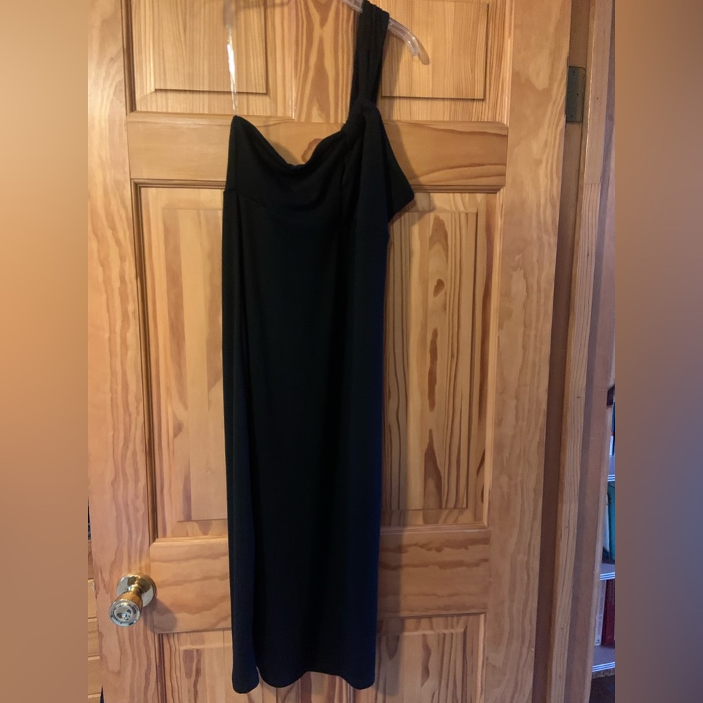Black dress with 1 shoulder strap